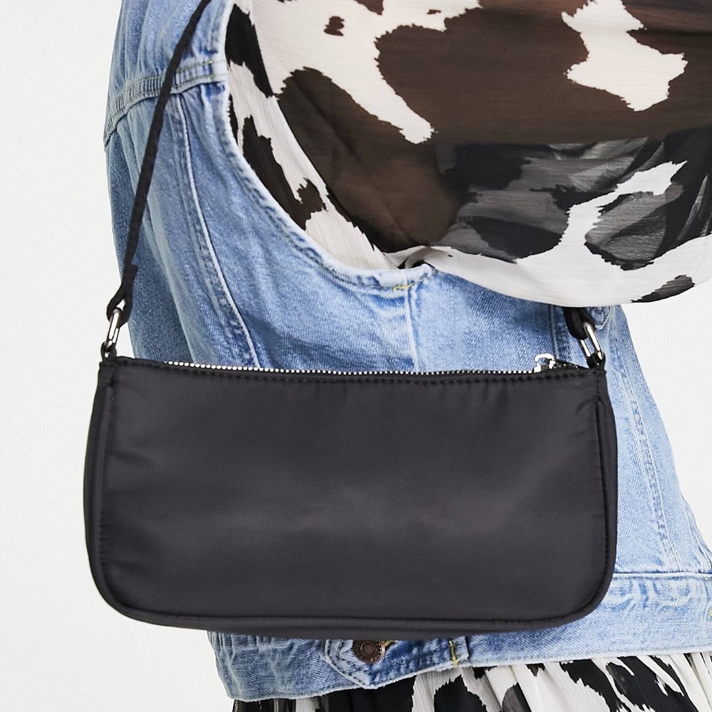 Slim 90s shoulder bag in black nylon